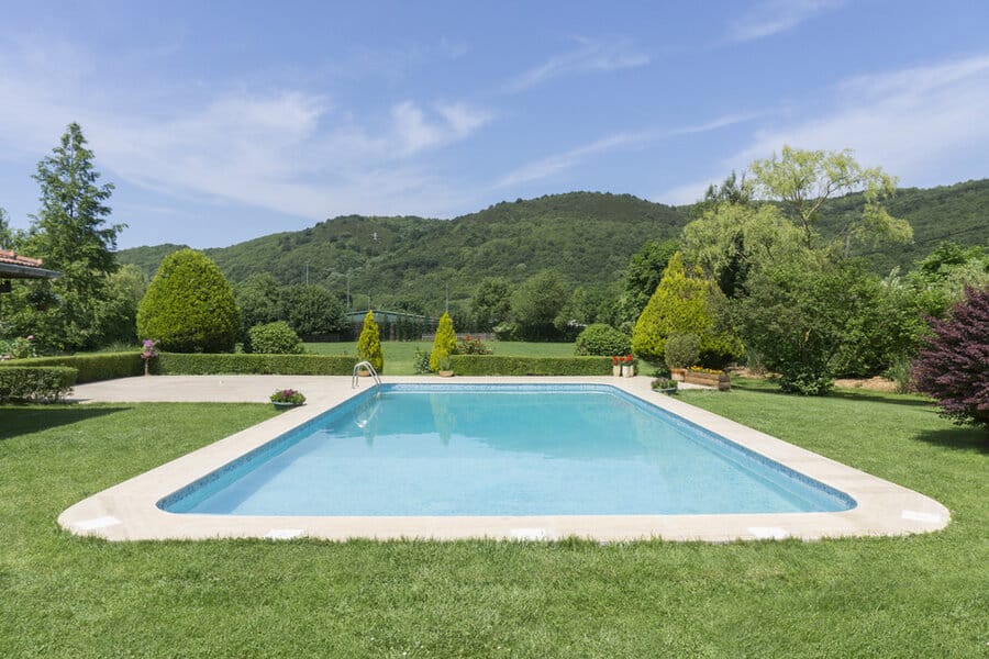 Hedge pool landscape