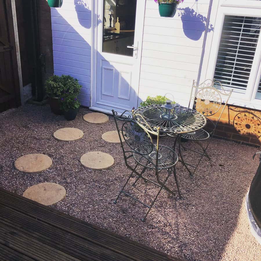 Patio with gravel