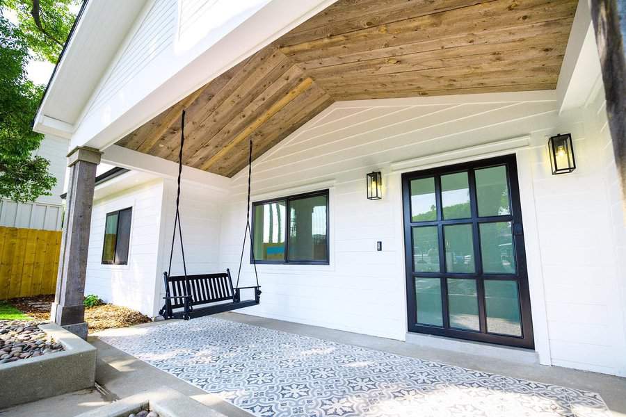 patio with porch swing