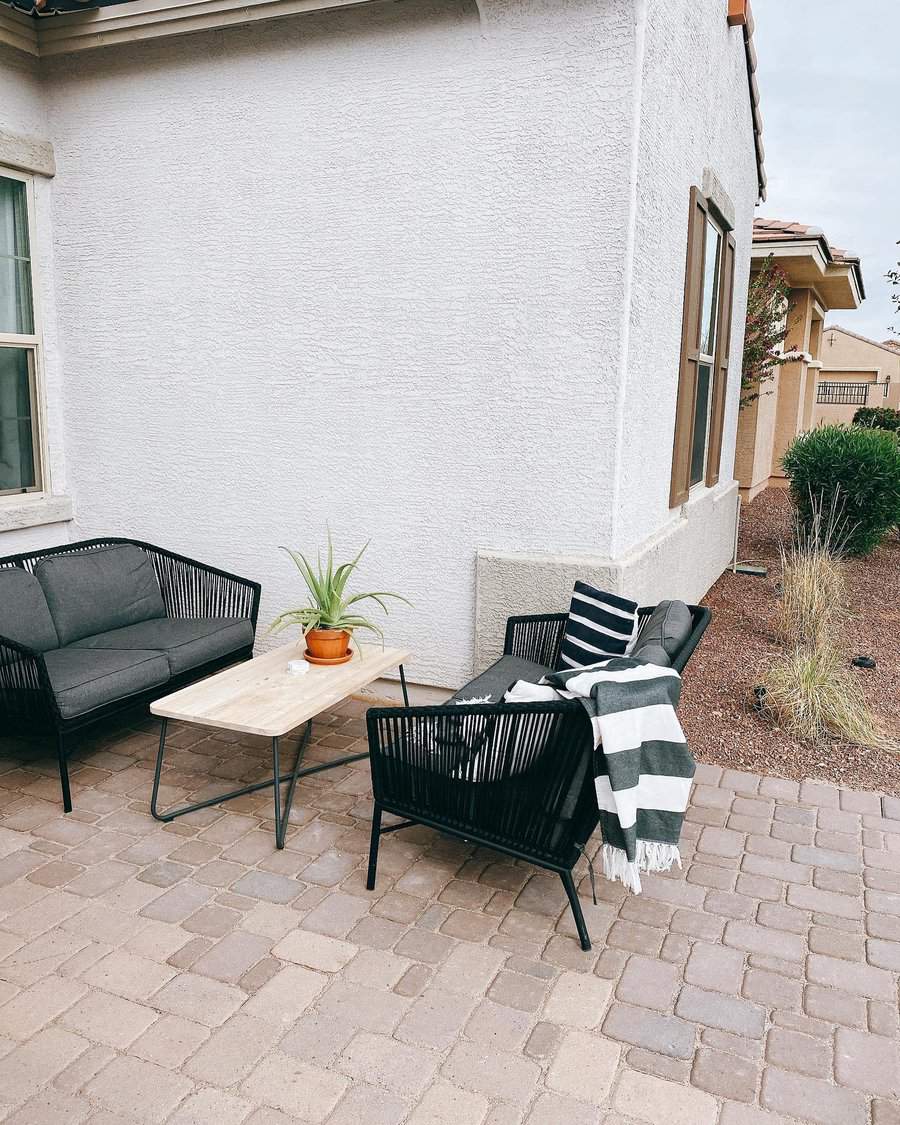 patio with coffee table seating