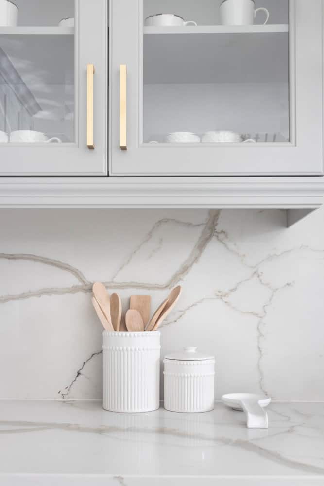 Marble kitchen backsplash