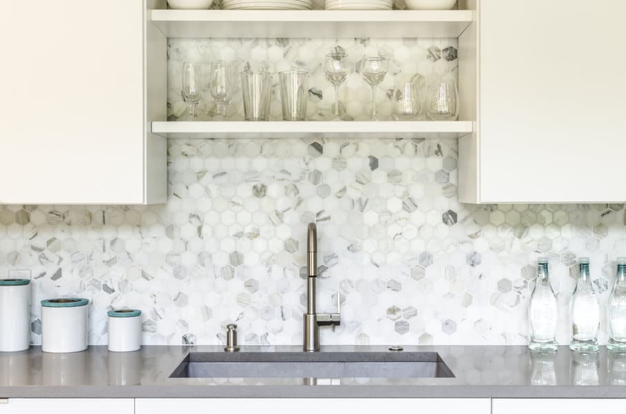 white marble kitchen backsplash