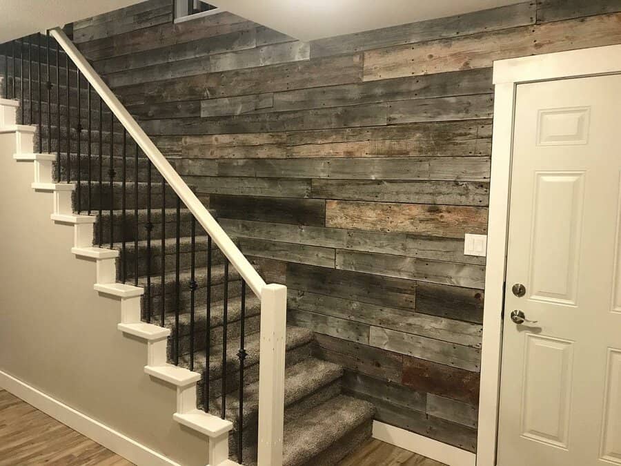 Pallet wall as house divider