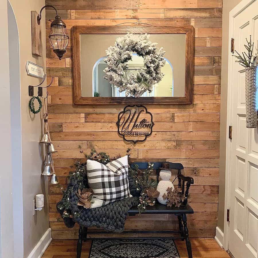 Pallet wall as house divider