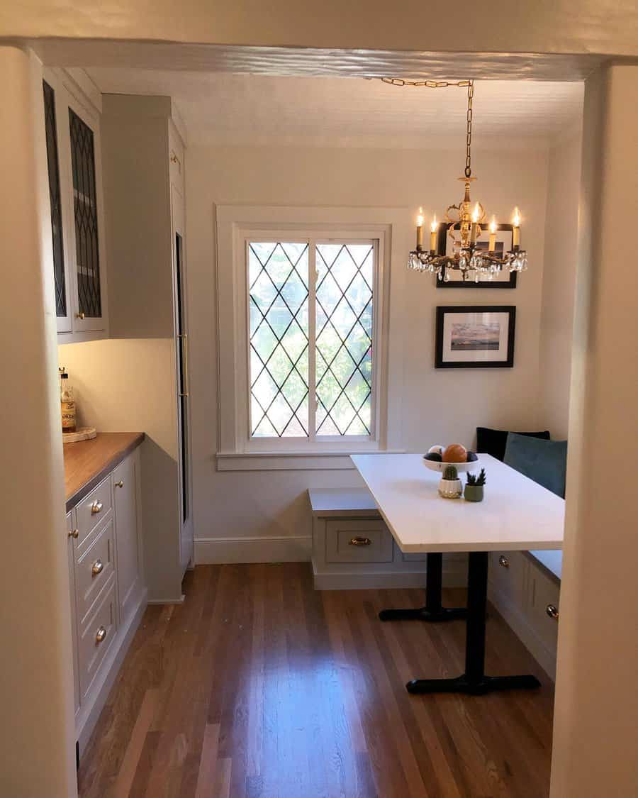 L shaped kitchen nook