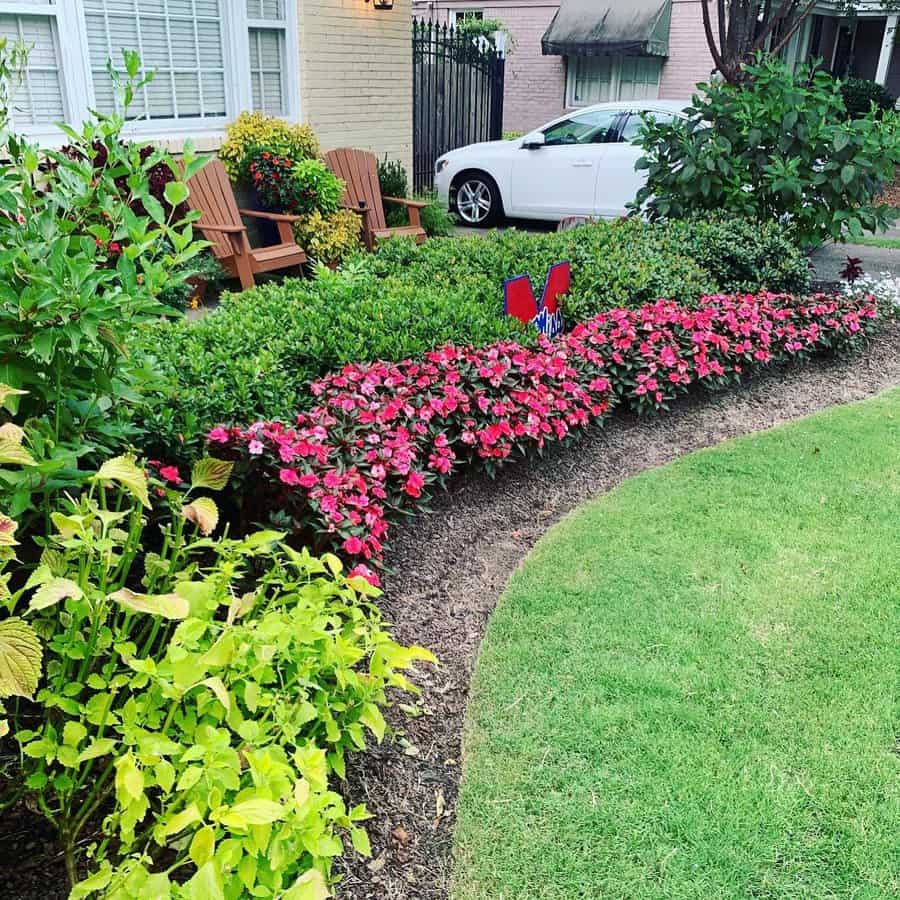 Curved landscape front garden