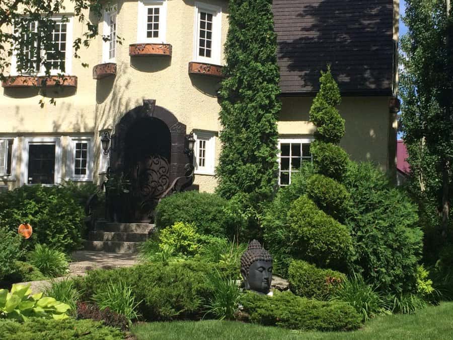 Front garden with garden statue