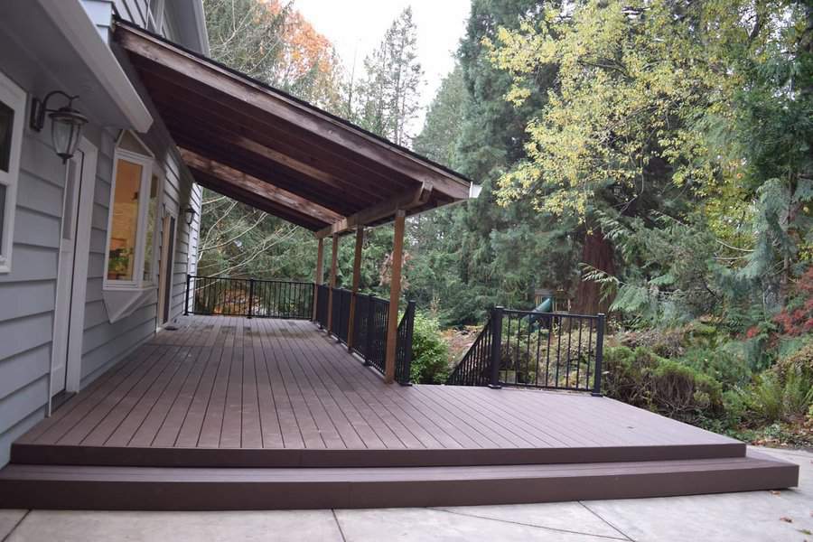 Covered deck with slanted roof 