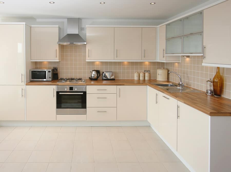 Creamy white kitchen cabinet