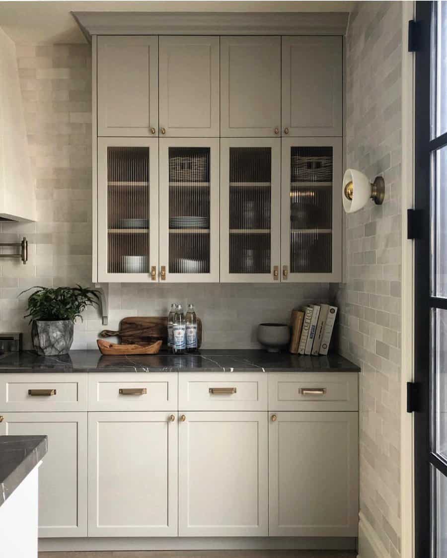 Creamy grey kitchen cabinet