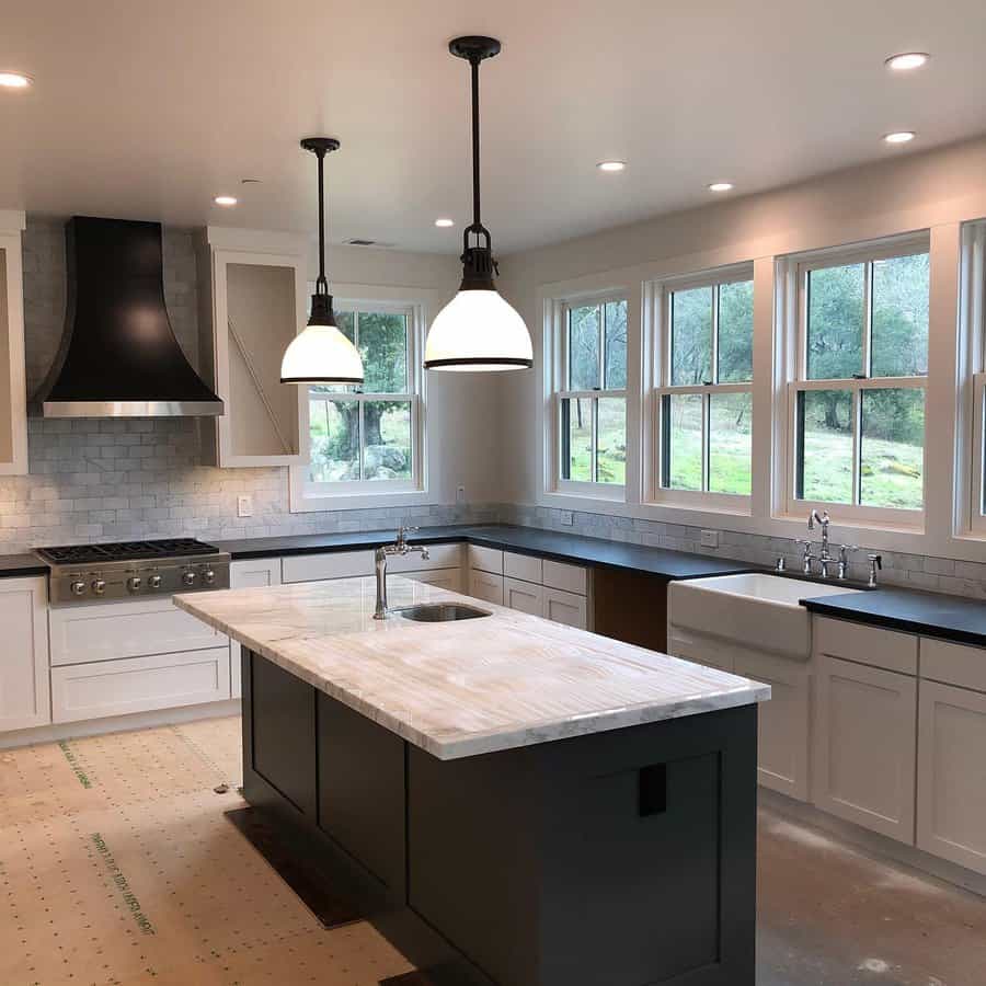 Pendant light fixtures for kitchen island