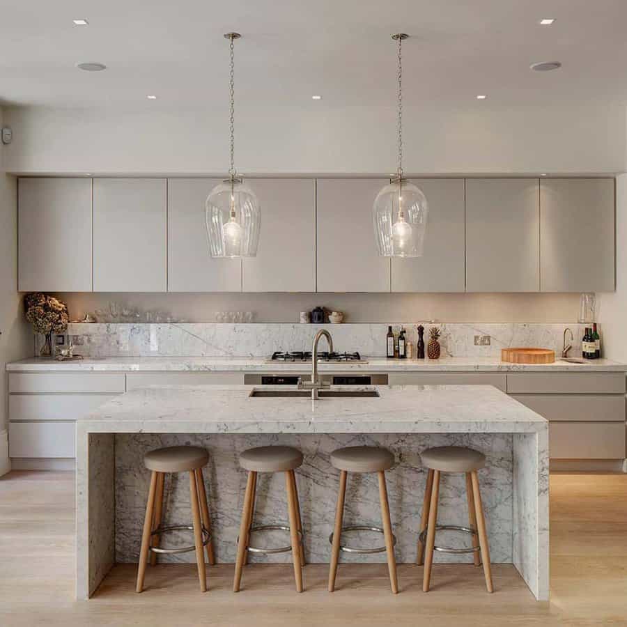 Pendant light fixtures for kitchen island