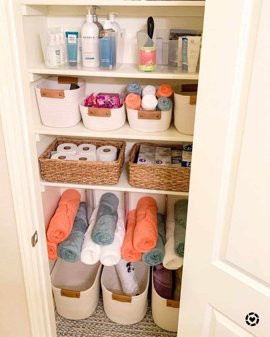 Linen closet arrangement ideas 