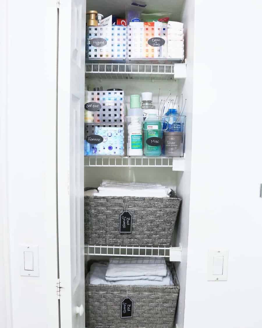 Linen closet arrangement ideas 