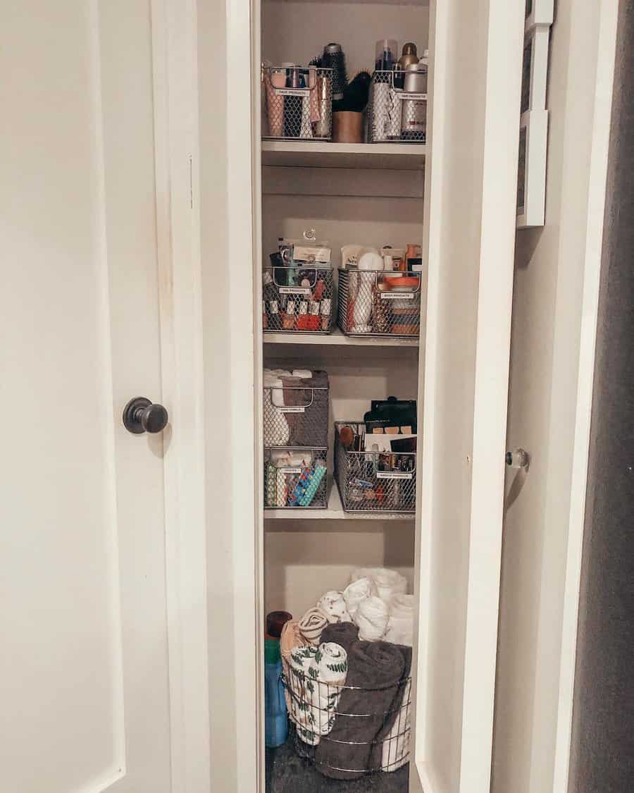 Linen closet arrangement ideas 