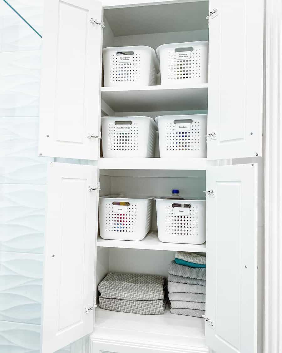 Linen closet arrangement ideas 