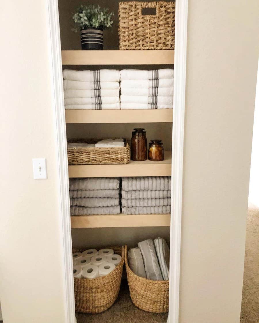 Linen closet arrangement ideas 