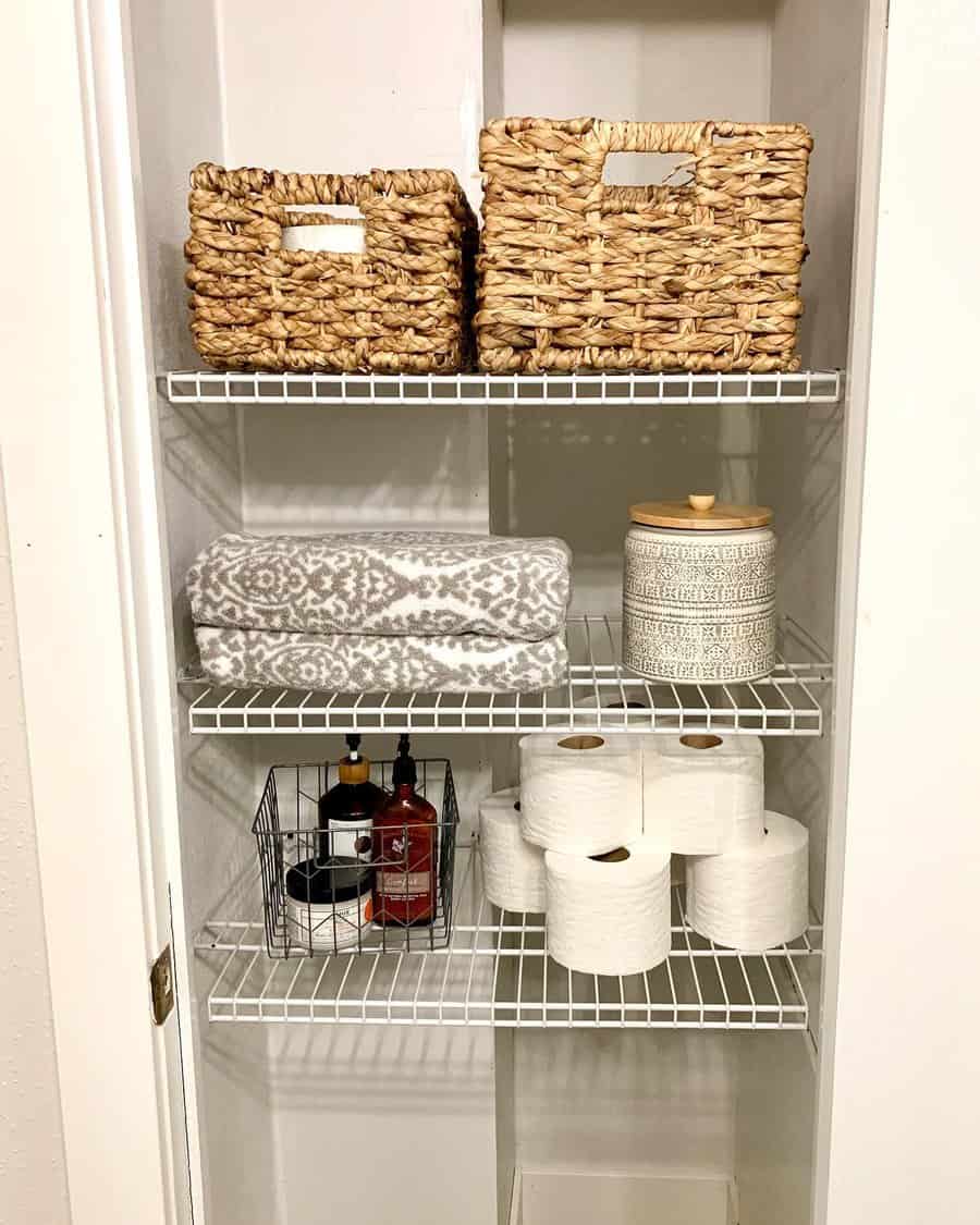 Linen closet arrangement ideas 