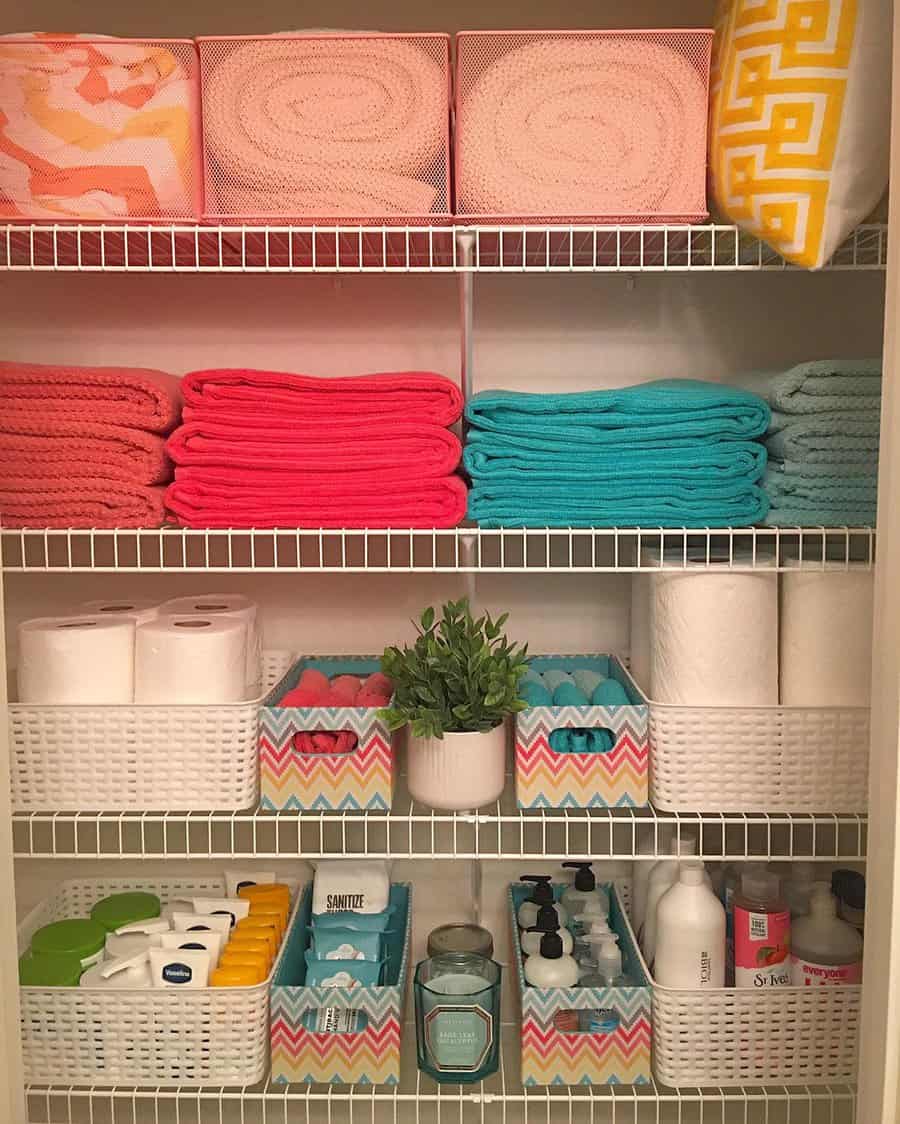 Linen closet arrangement ideas 