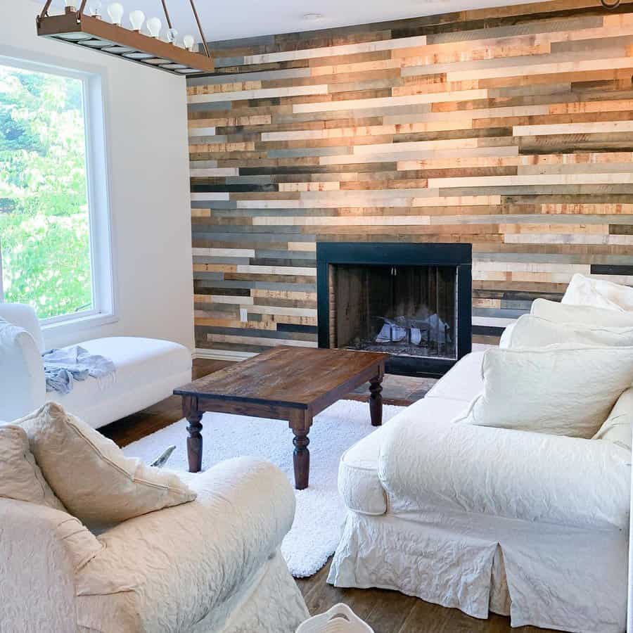Living room pallet wall accent