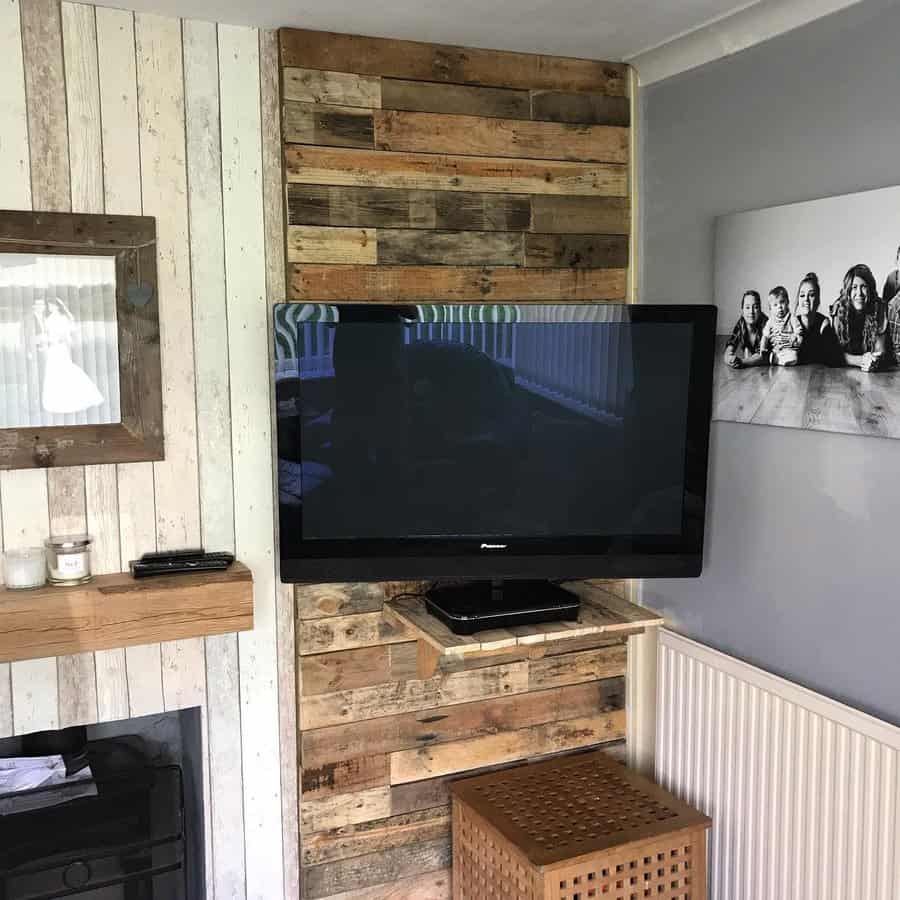narrow wood pallet tv wall