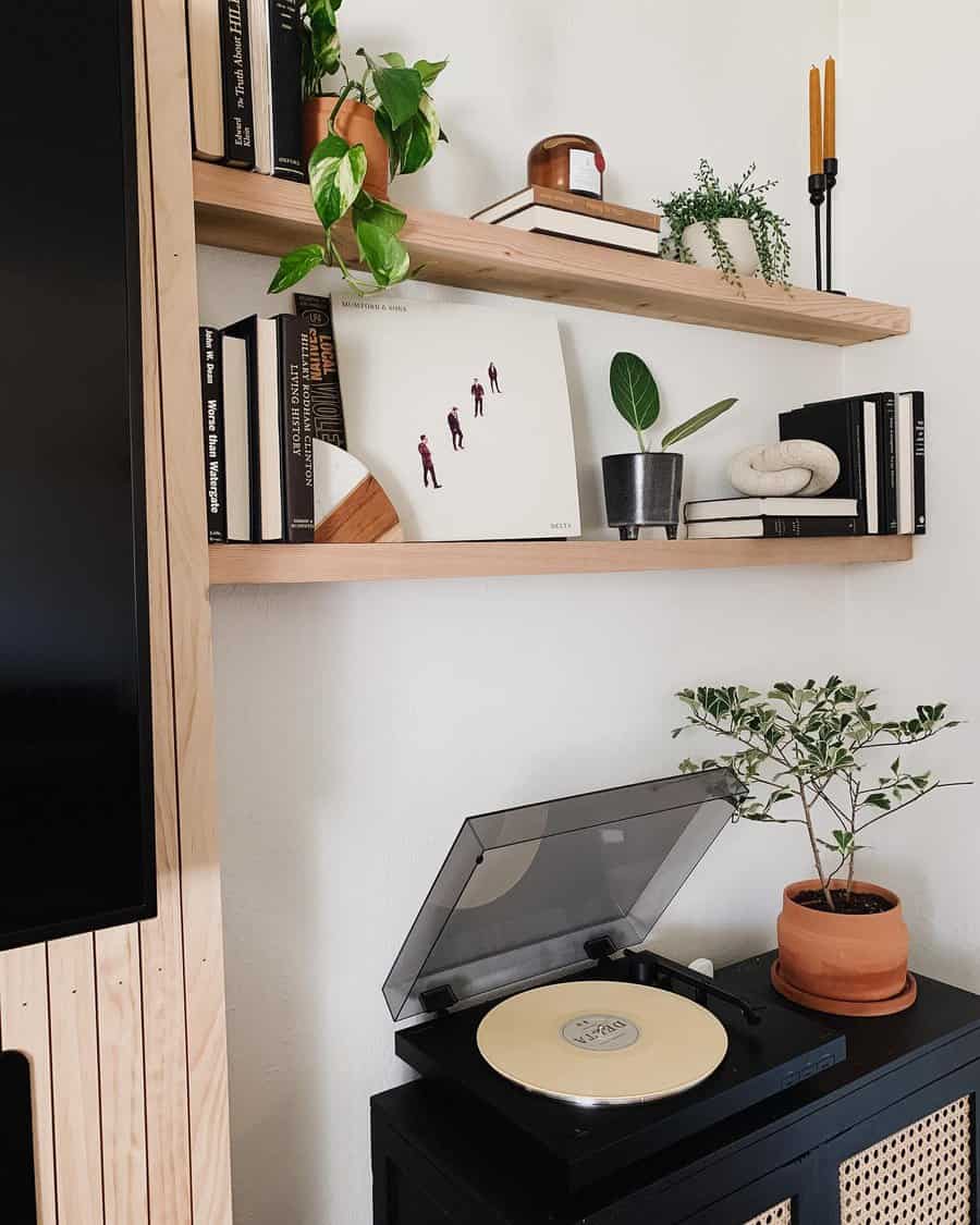 Styling wall shelf