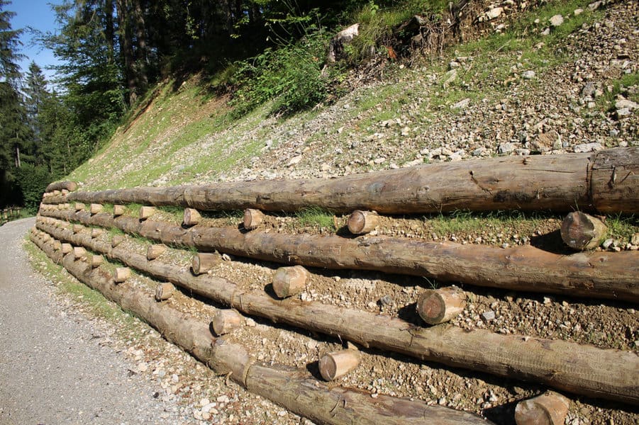 Logs Inexpensive Retaining Wall Ideas 4