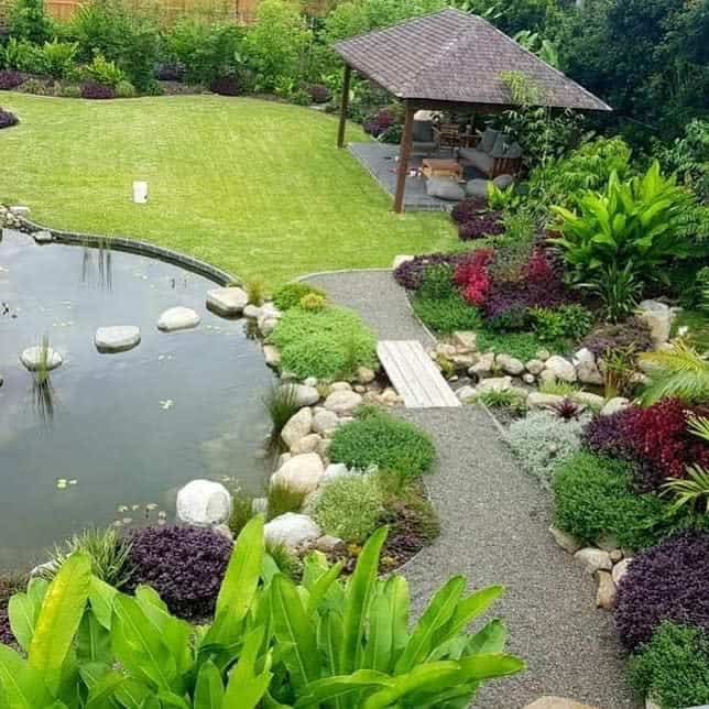 pond with steps 