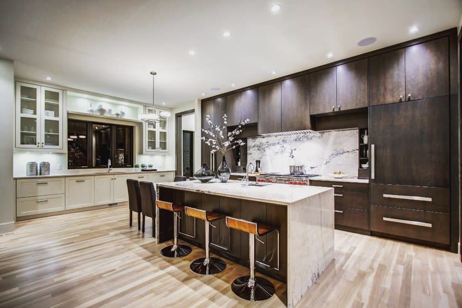 Modern kitchen with marble backsplash