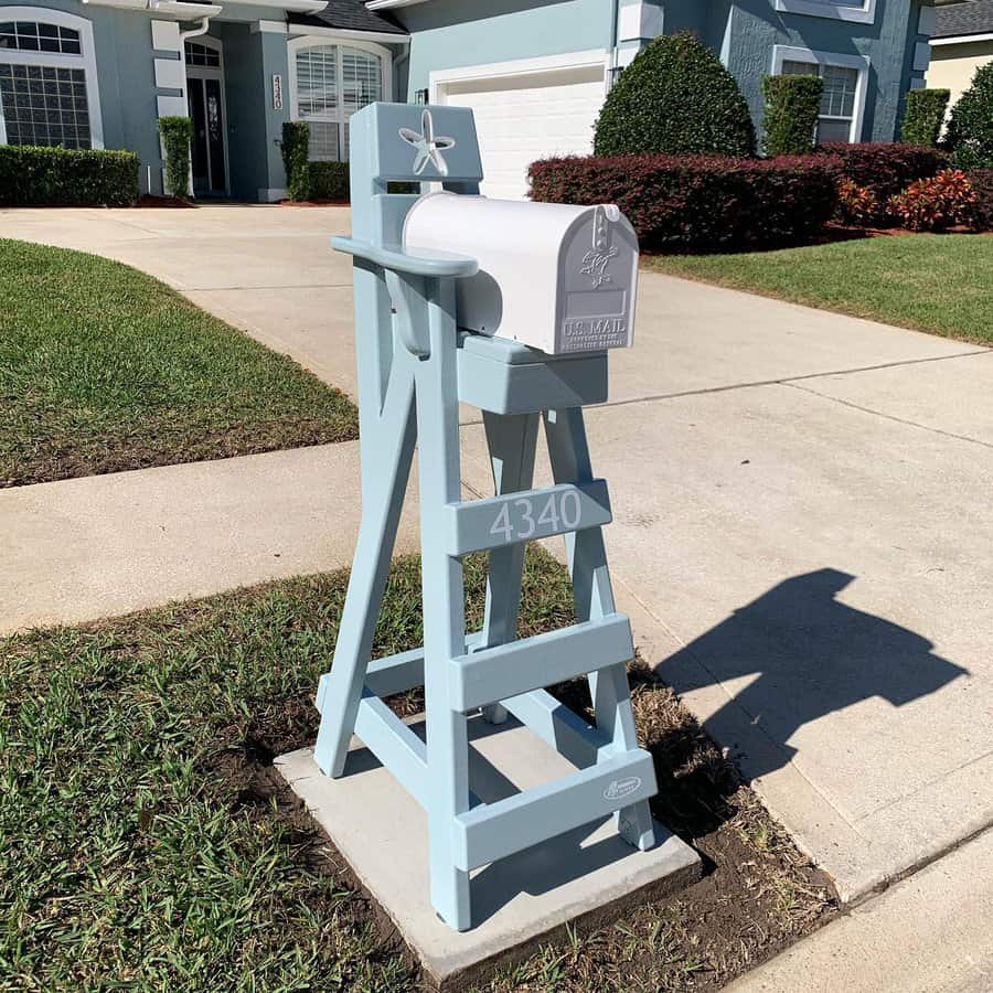 Functional mailbox posts