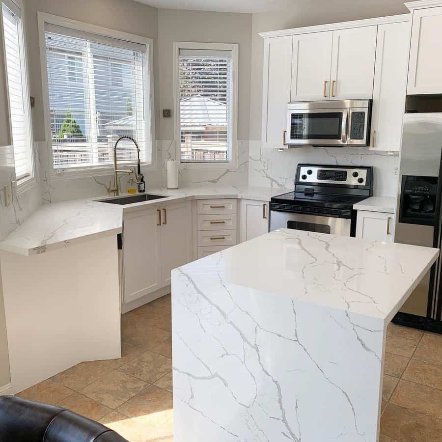 Marble kitchen backsplash