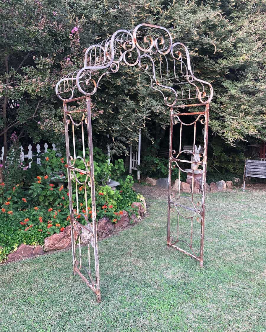 Metal arbor