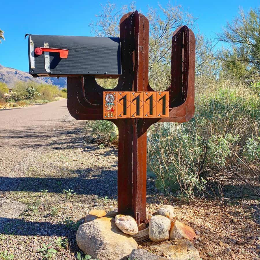 Metal mailbox