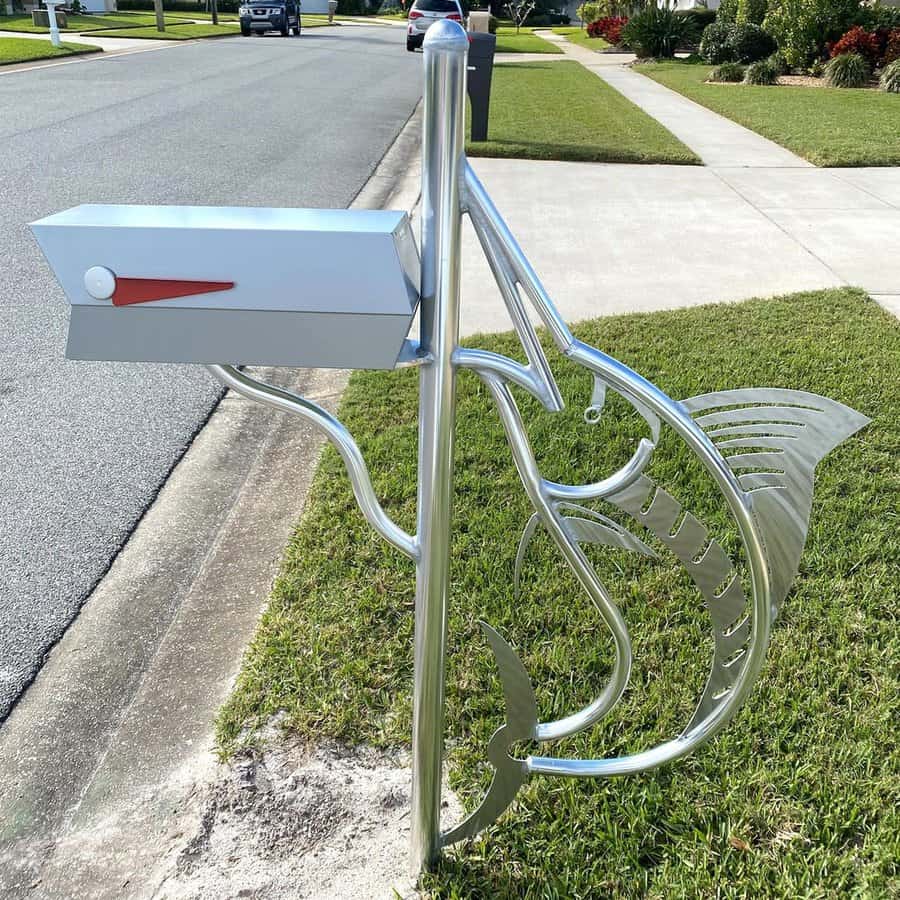 Metal mailbox