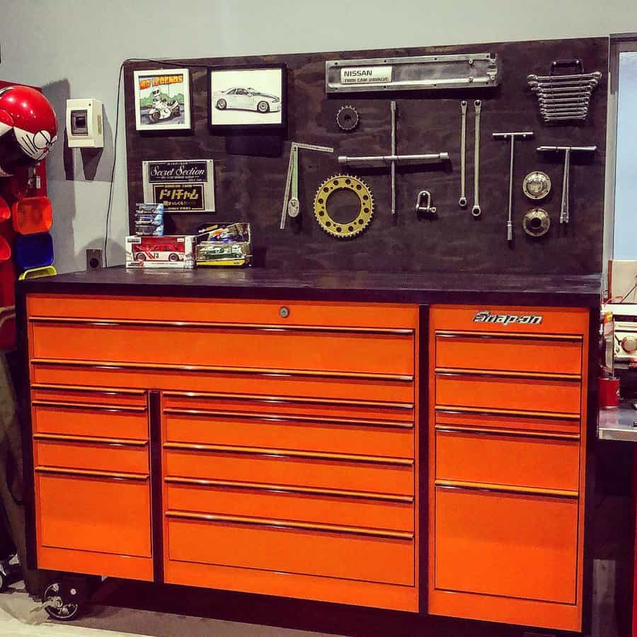 Rolling metal tool box