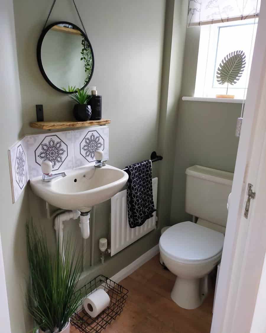 small bathroom with plants