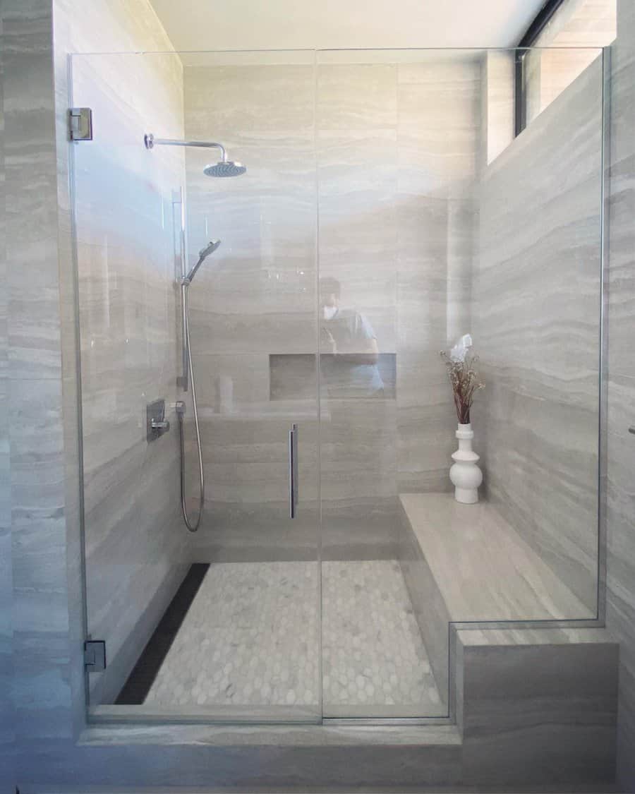 Bathroom shower with stone-patterned flooring