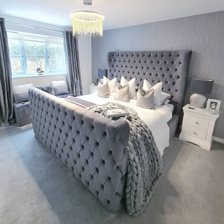 Bedroom with grey tones