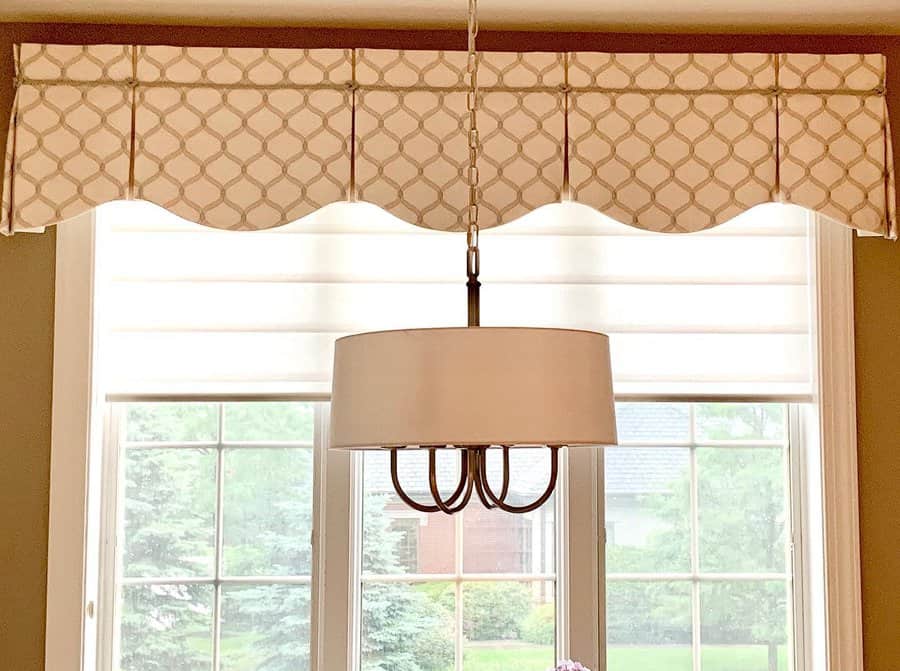 Pleated valance curtain