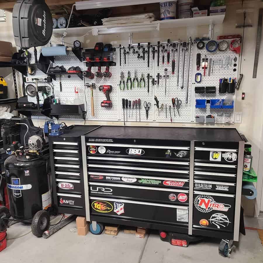 Rolling metal tool box