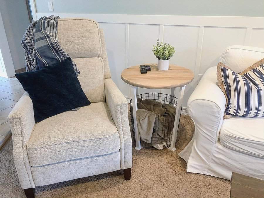 Coffee table blanket storage