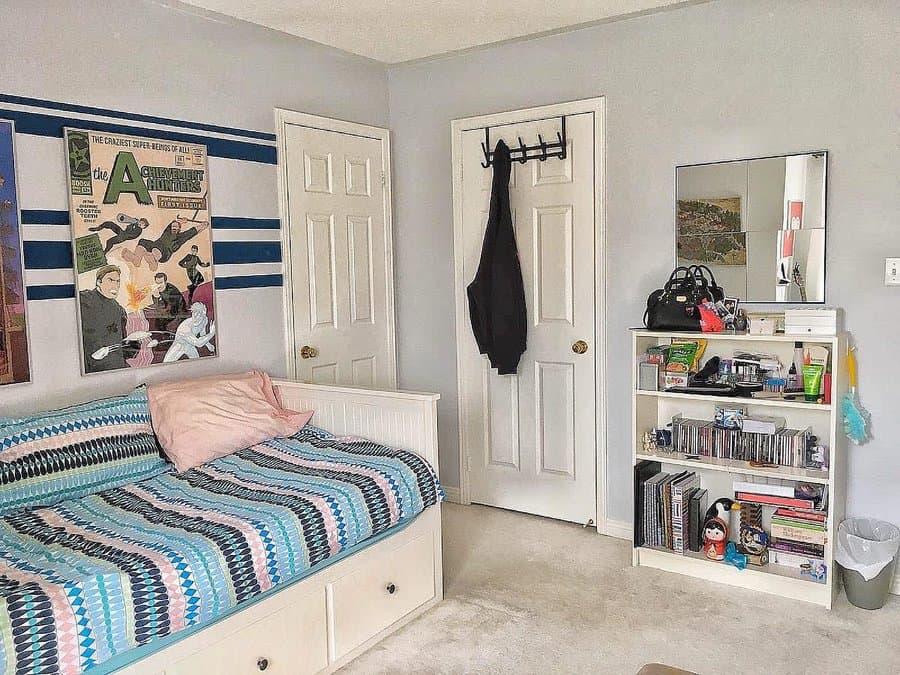 Spare room with daybeds