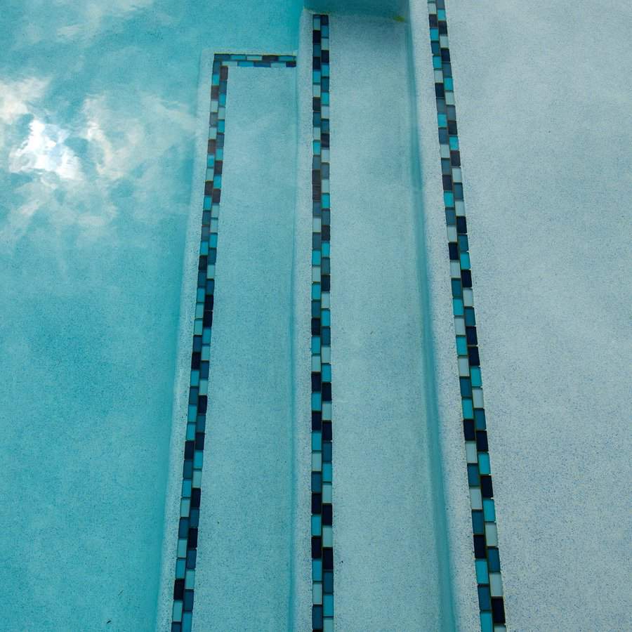 pool steps with tile accent