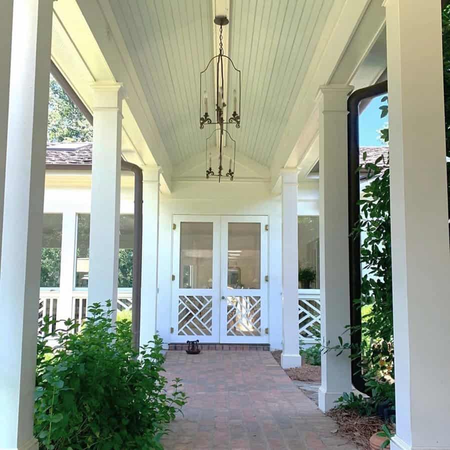 Entryway breezeway