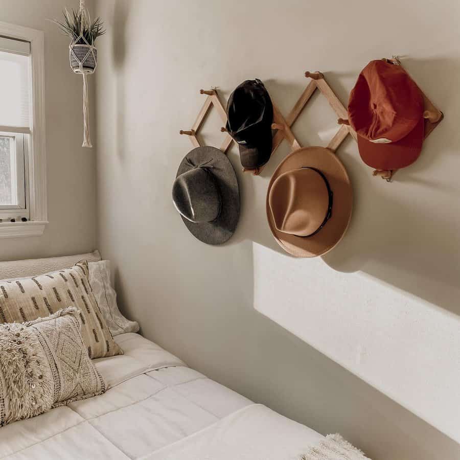 Diamond hat rack 