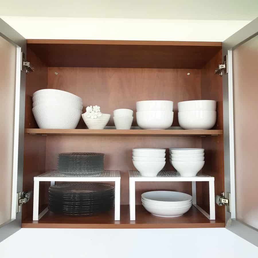 Tiered dinnerware divider