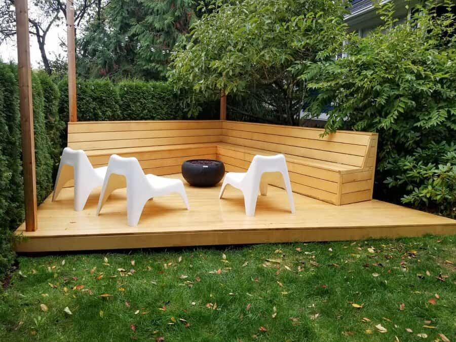 Corner deck bench