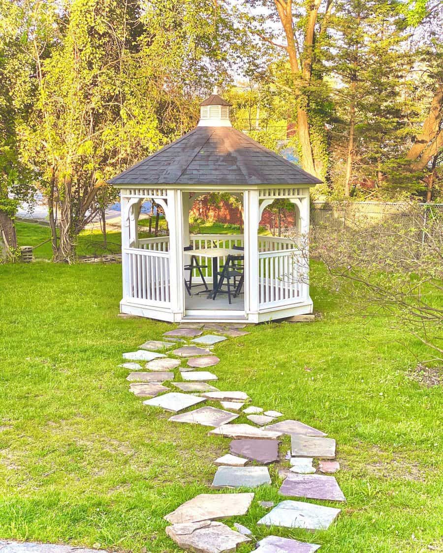 Round gazebo