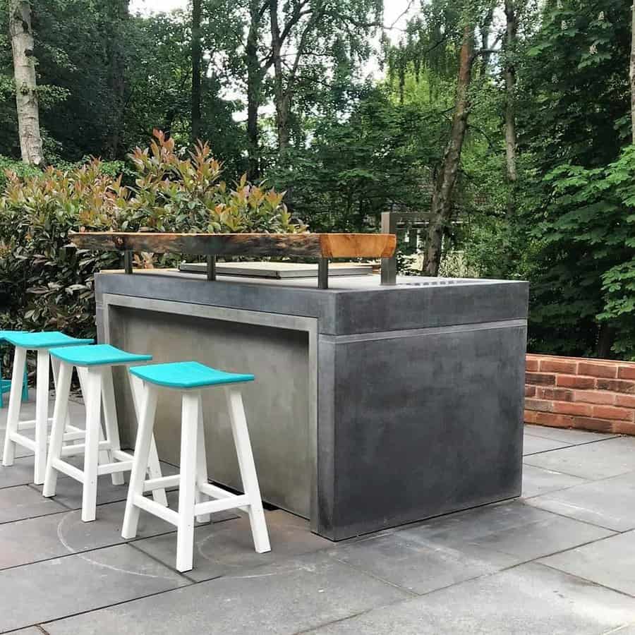 Outdoor kitchen island