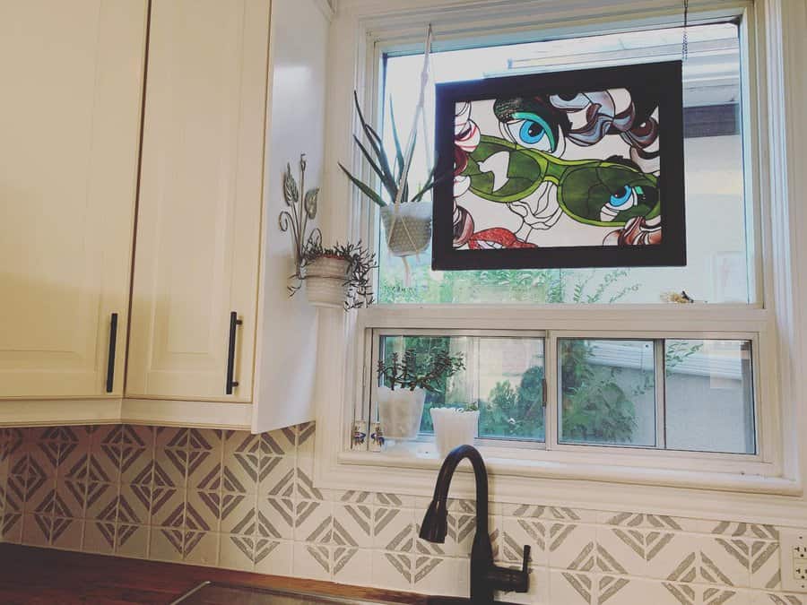 Kitchen painted tile backsplash